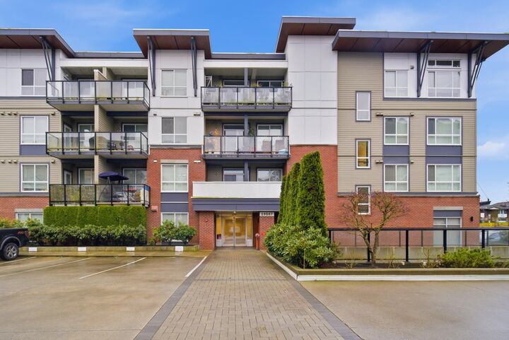 19567 64 Avenue 309 — photo 1