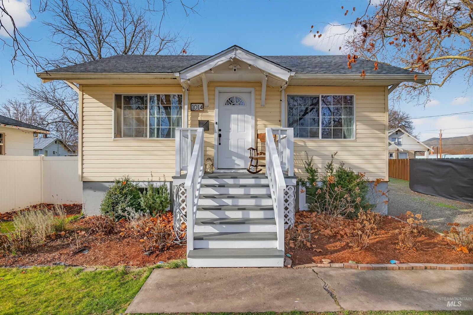 Property Photo: 1014 University St WA 99403