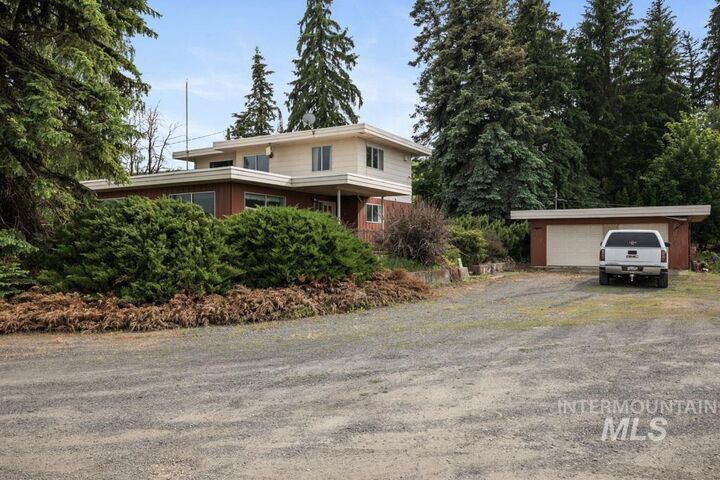 Property Photo: 409 N Parkway WA 99179