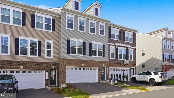 Property Photo:  10644 Hinton Way  VA 20112 