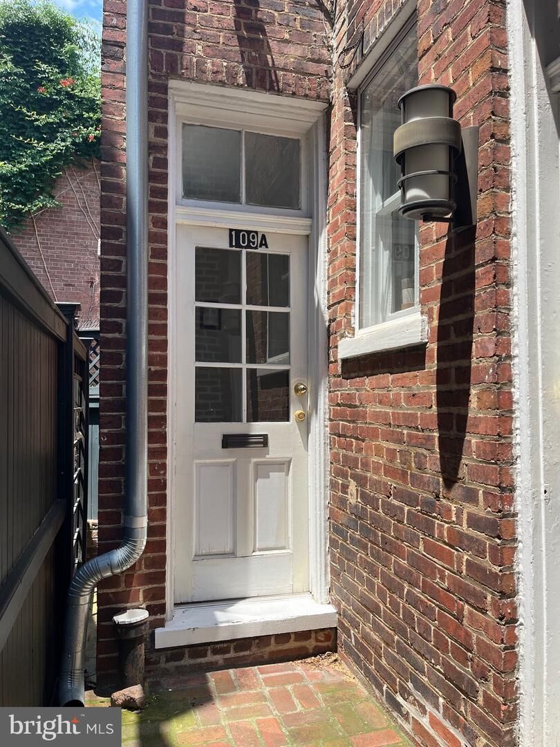 Property Photo:  109 S Columbus Street S Apt. A  VA 22314 