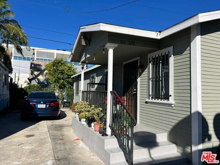 Property Photo:  711 W 41st St  CA 90037 