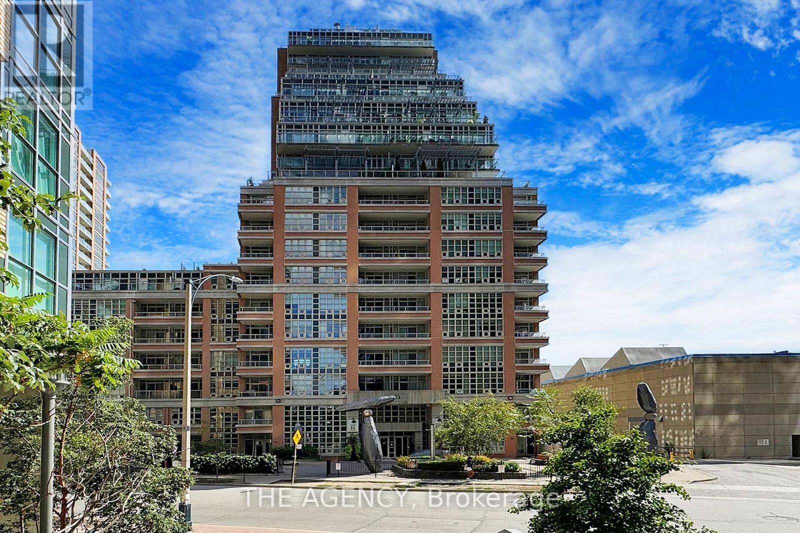Property Photo:  85 East Liberty Street 1906  ON M6K 3R4 