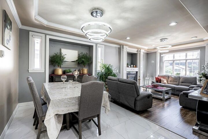 Photo de la propriété:  12967 106A Avenue  BC V3T 2E3 