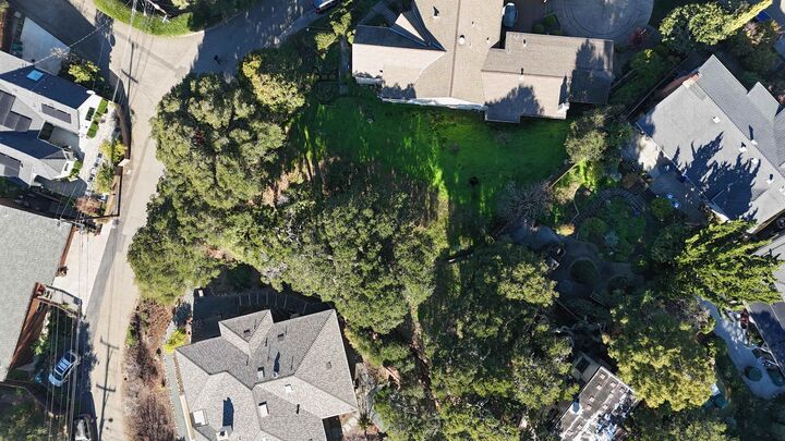 Property Photo: 82 Wilding Ln CA 94611