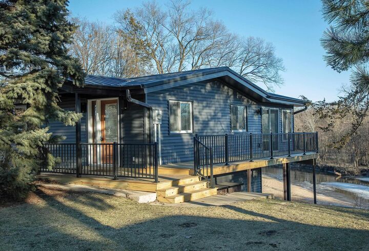 Property Photo:  206 Island View Drive  IA 50677 