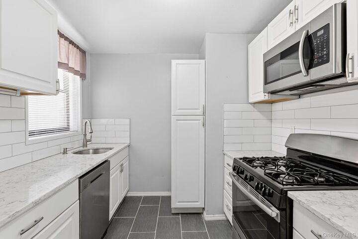 Property Photo:  121 South Highland Avenue 6L  NY 10562 