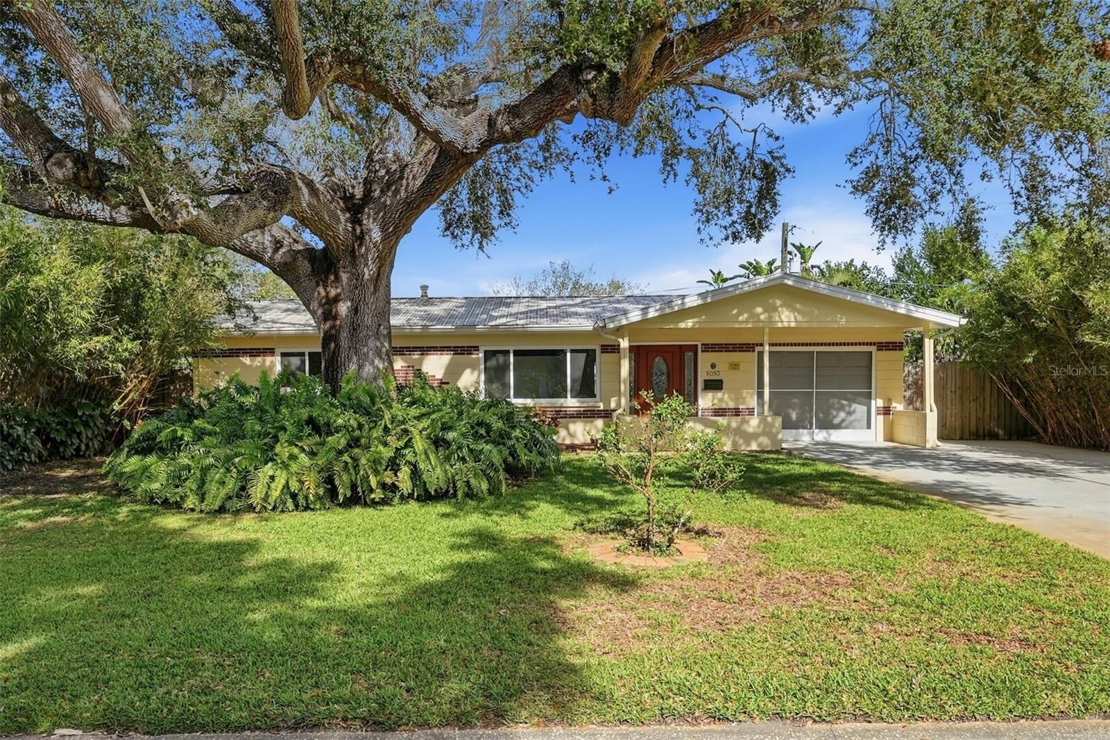 Property Photo: 6093 17th Avenue N FL 33710