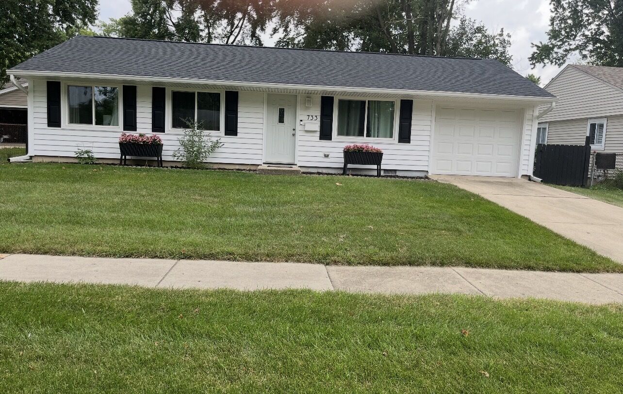 Property Photo:  733 Oriole Drive  IL 60107 