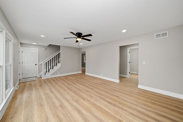 Property Photo:  82 Ashlawn Avenue  IL 60543 