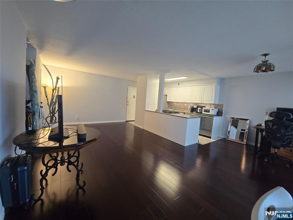 Property Photo:  150 Overlook Avenue 10H  NJ 07601 