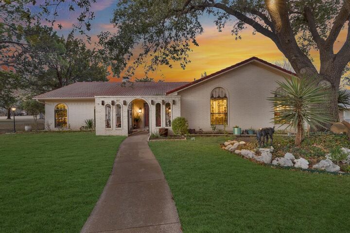 Property Photo: 807 Middle Run TX 75137