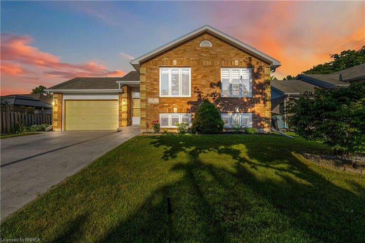 Property Photo:  5 Cork Crescent  ON N3V 1E3 