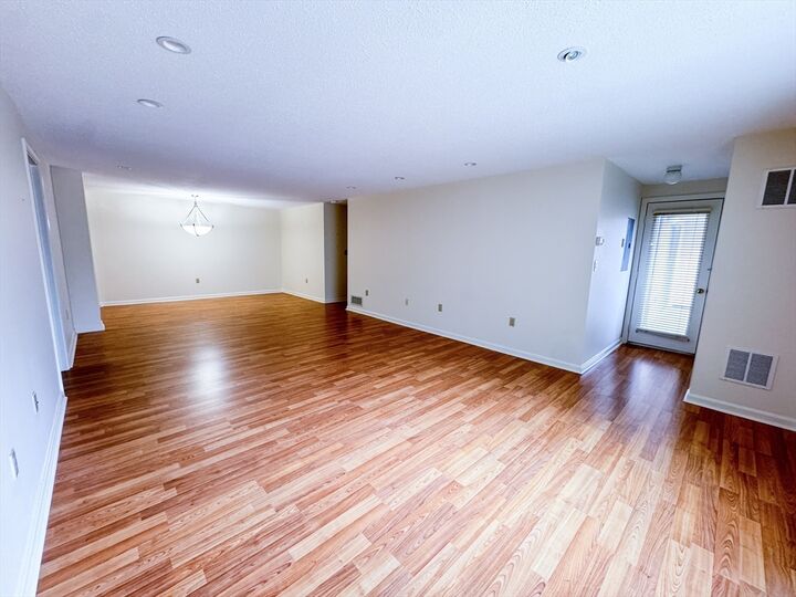 Property Photo:  10 Ledgewood Way 18  MA 01960 
