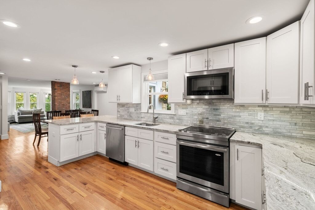 Property Photo:  91 Fayette St 1  MA 02472 