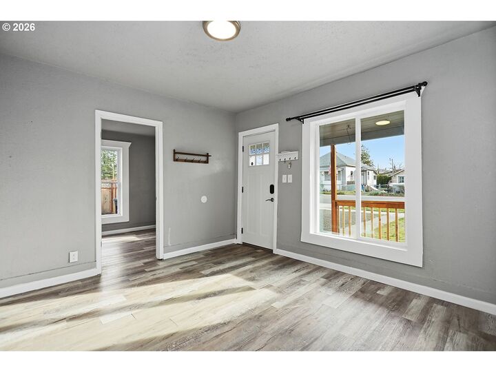 Property Photo:  417 E Court St  WA 98620 