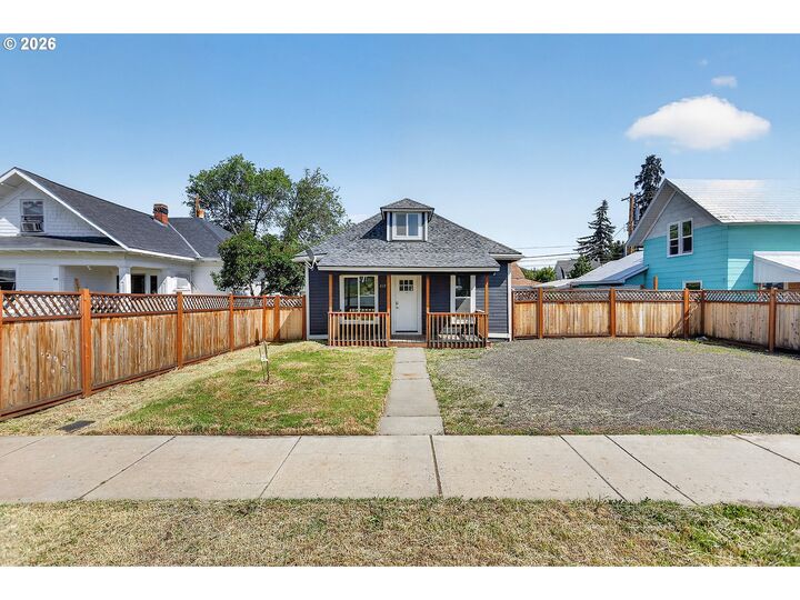 Property Photo:  417 E Court St  WA 98620 