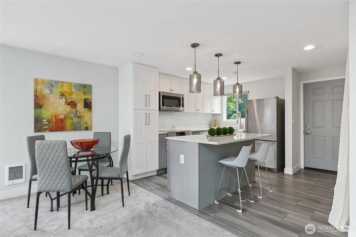 Property Photo:  7292 W Lake Sammamish Parkway NE 4-306  WA 98052 