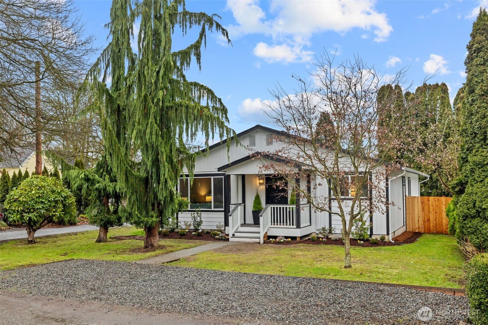 Property Photo:  211  Taylor St  WA 98290 
