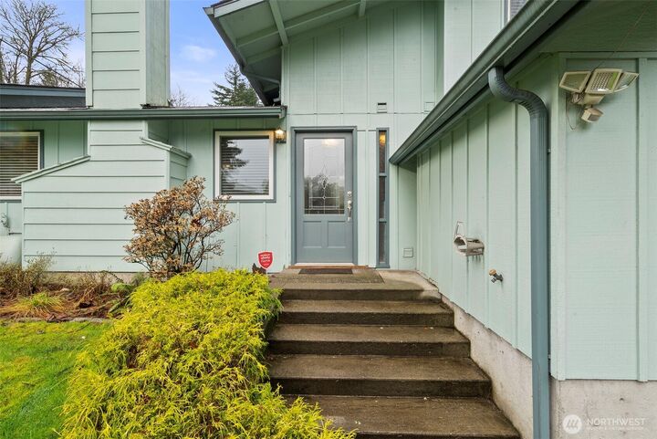 Property Photo:  1105  Irving Street SW  WA 98512 