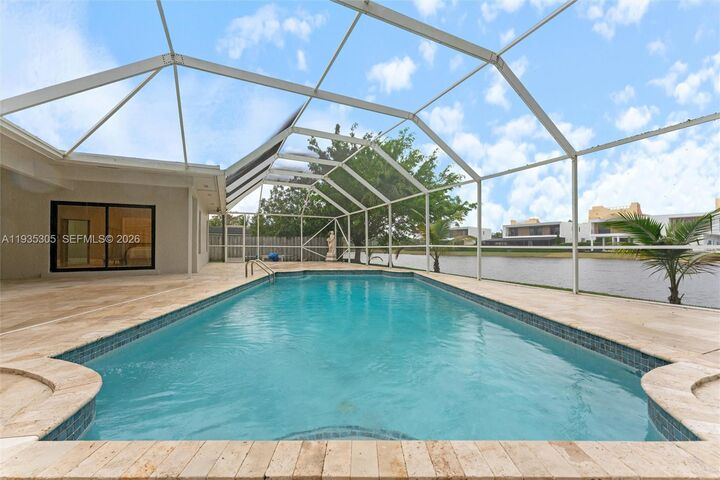 Property Photo:  16733 Golfview Dr  FL 33326 