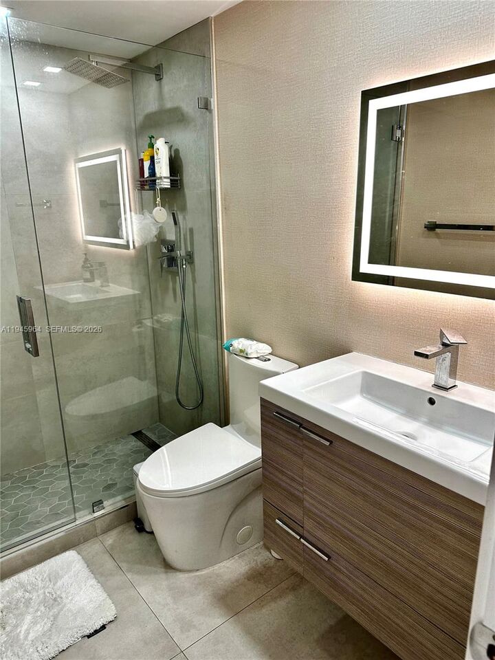 Property Photo:  400 Kings Point Dr 1517  FL 33160 