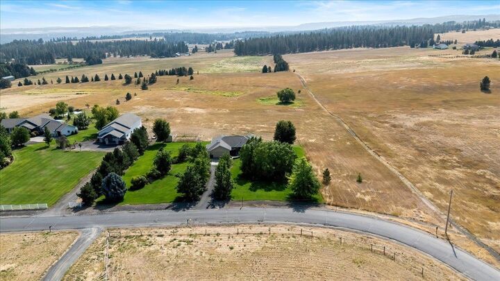 Property Photo:  304 E Burk Rd  WA 99005 