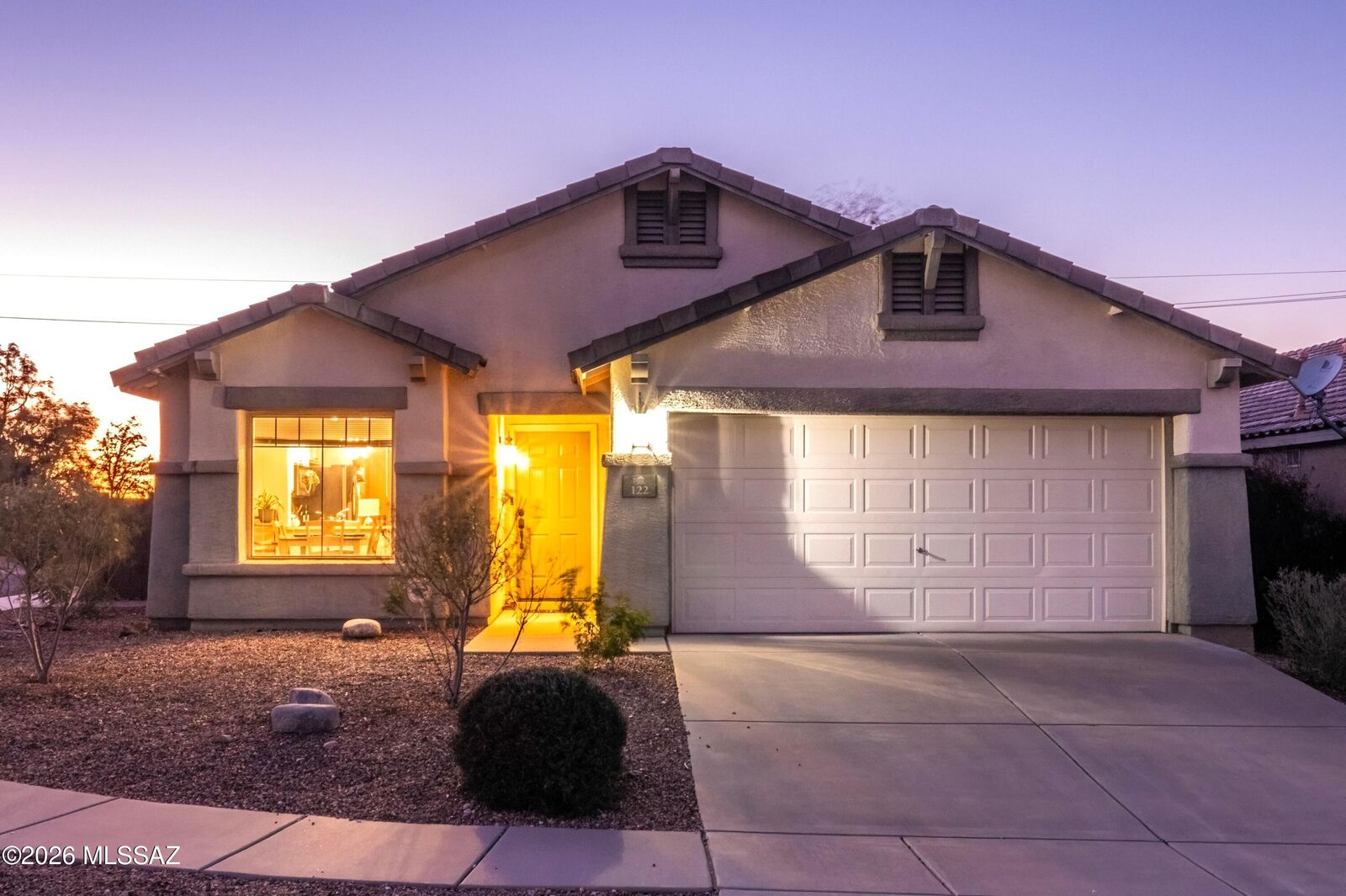 Property Photo:  122 S Laurelton Way  AZ 85748 