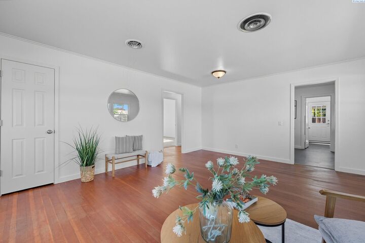 Property Photo:  1603 Mahan Ave  WA 99354 