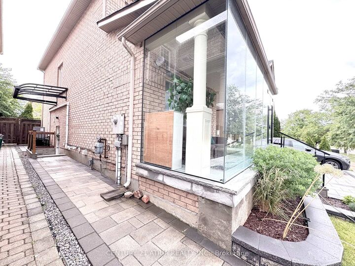 Property Photo:  335 Shirley Drive Bsmt  ON L4S 2N6 