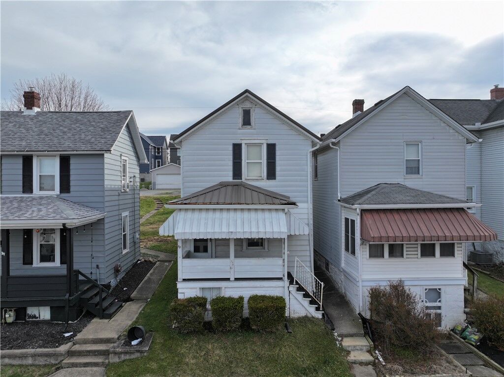 Property Photo:  1233 Elm St  PA 15601 