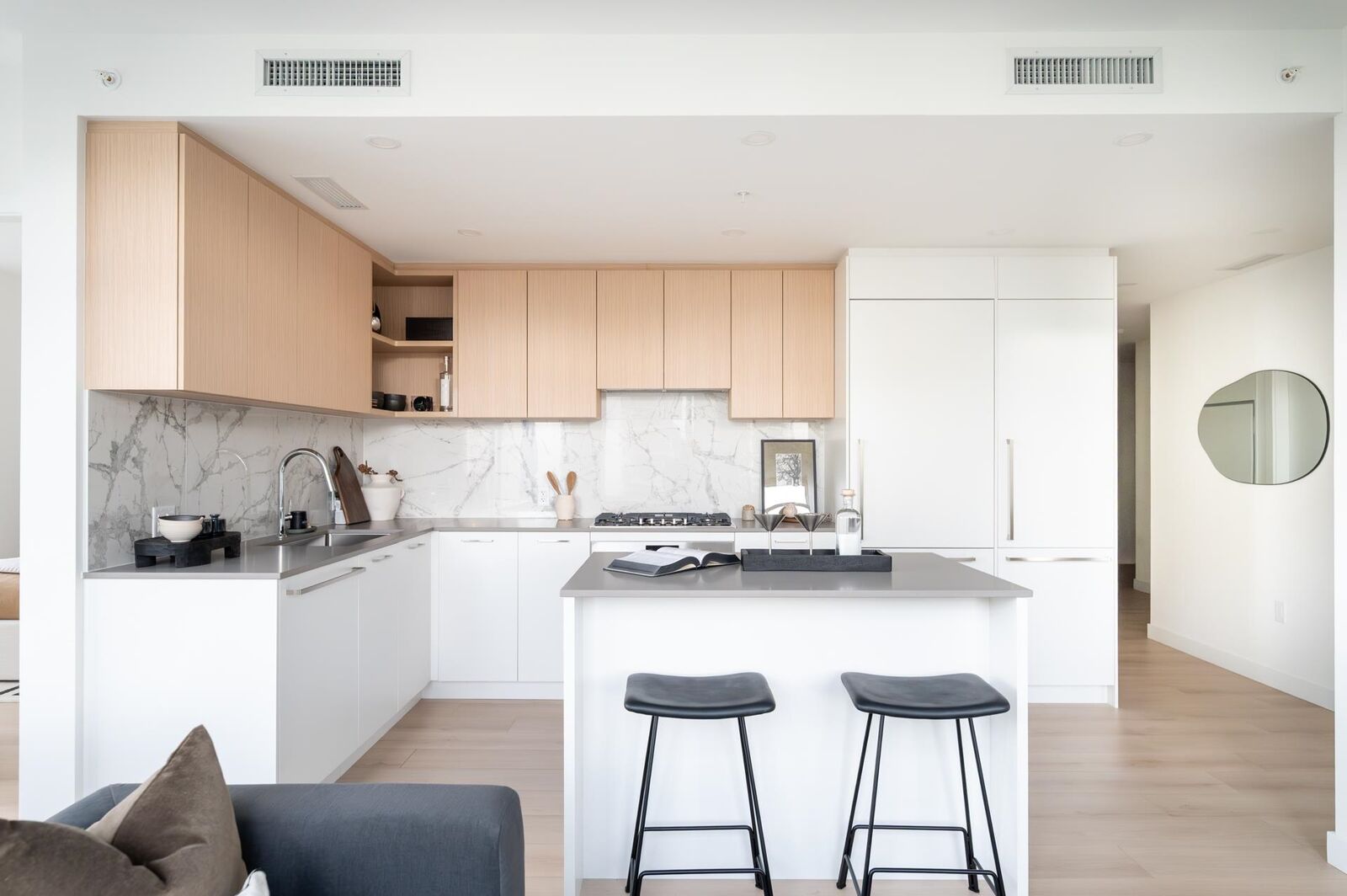 Property Photo:  6468 Willingdon Avenue 606  BC V5H 0L3 