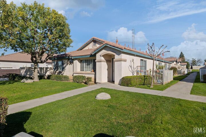 Property Photo:  4506 Pebble Creek Drive  CA 93312 