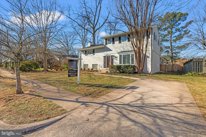 Property Photo:  2904 Farm Road  VA 22302 