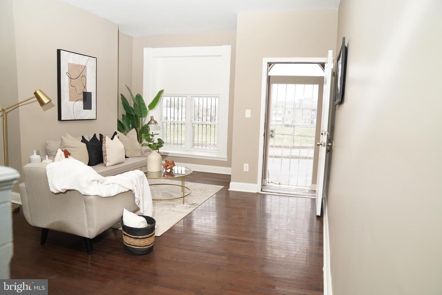 Property Photo:  1722 E Lanvale Street  MD 21213 