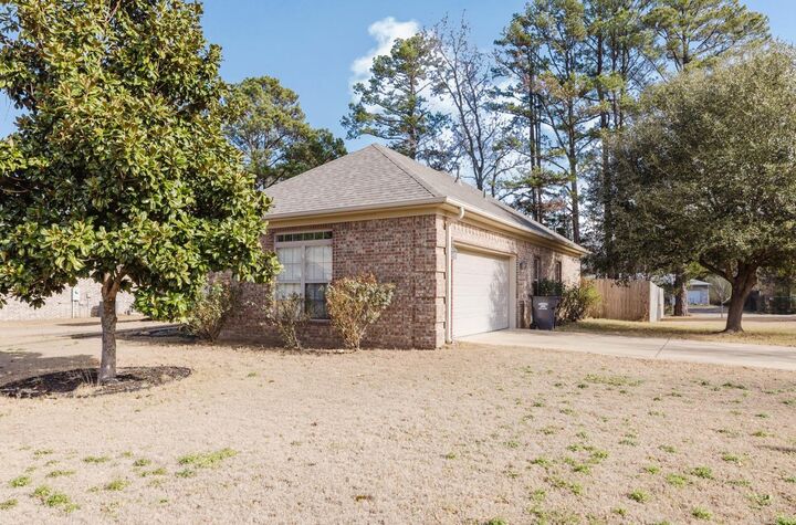 Property Photo:  1100 Oak Glenn Loop  AR 72022 