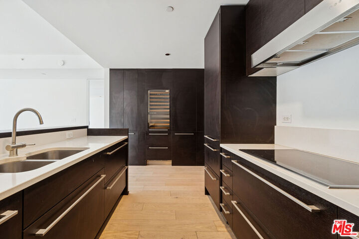 Property Photo:  6250 Hollywood Blvd  CA 90028 