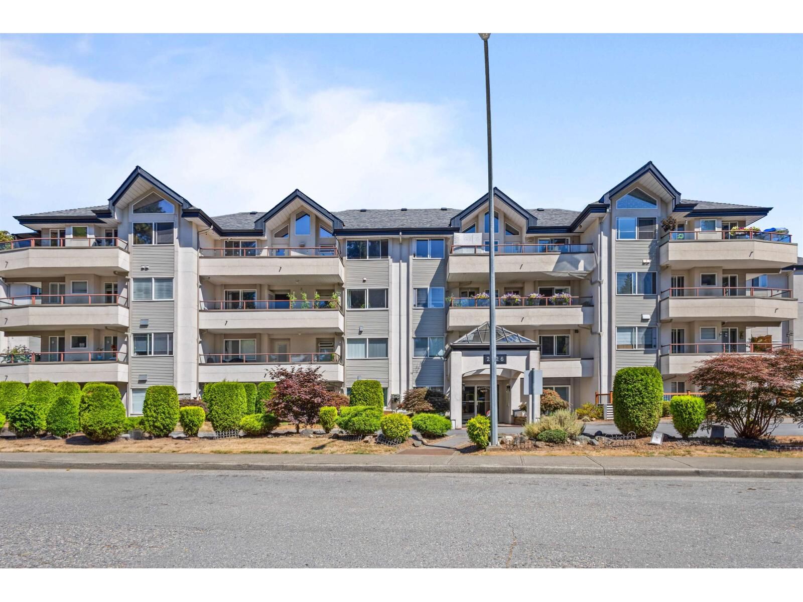 Photo de la propriété:  2526 Lakeview Crescent 206  BC V2S 3A9 