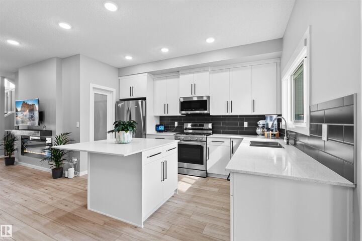 Property Photo:  331 32 Avenue NW  AB T6T 2T1 