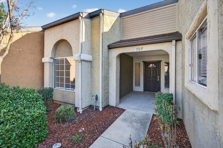 Property Photo:  5140 E Cesar Chavez Boulevard 107  CA 93727 