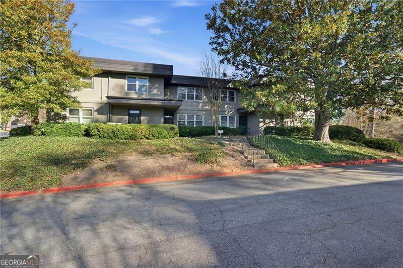 Property Photo:  285 Lakemoore Drive NE B  GA 30342 