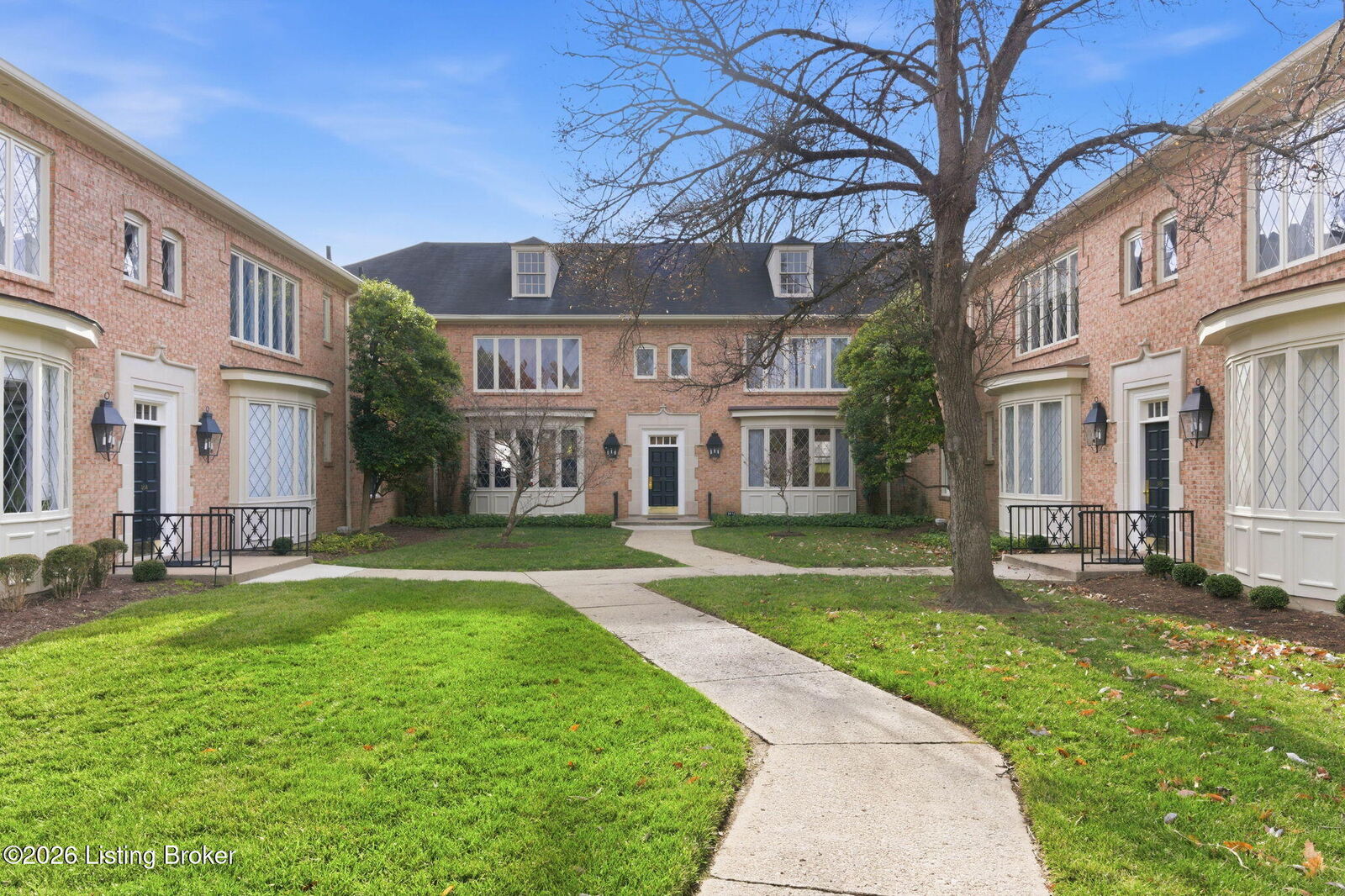 Property Photo:  3812 Washington Square Apt 2  KY 40207 