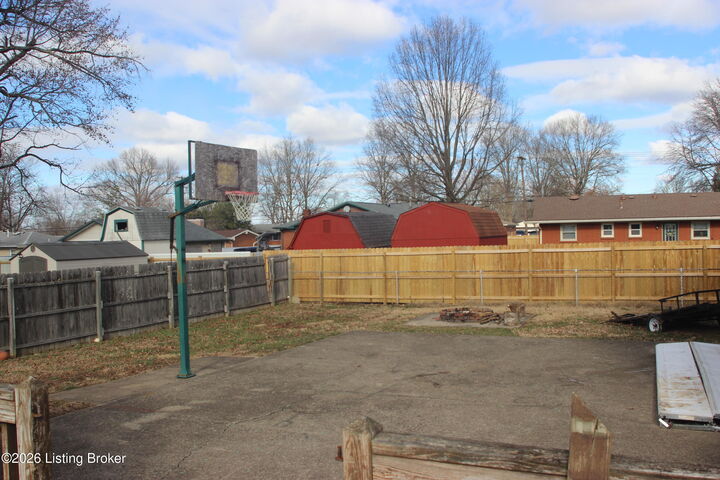 Property Photo: 6021 Princess Way KY 40219