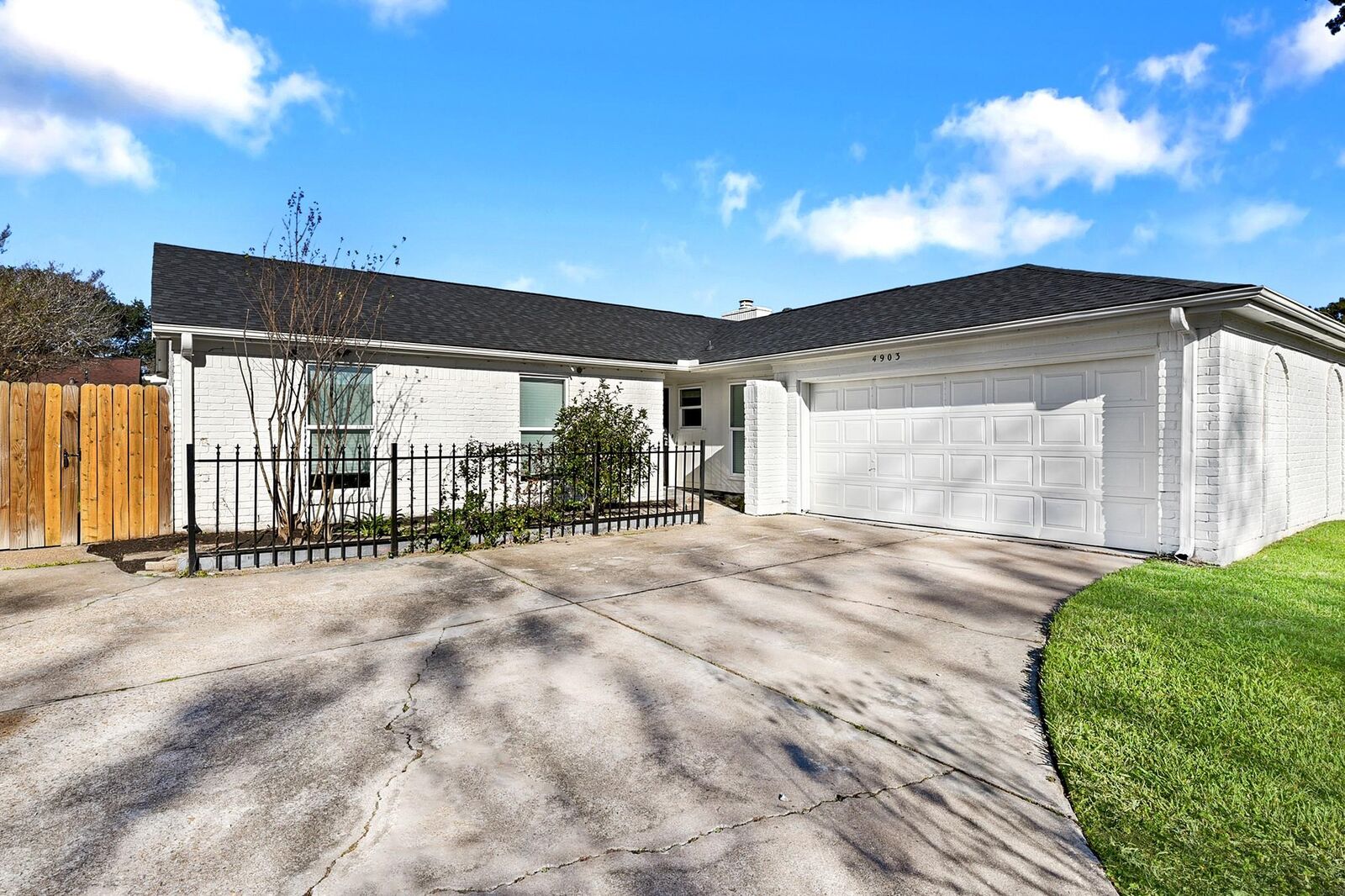Property Photo:  4903 Cairnleigh Drive  TX 77084 