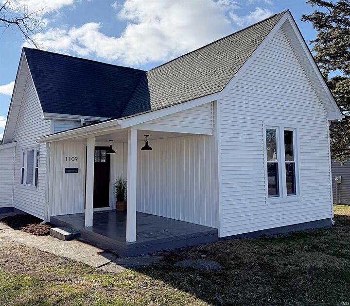 Property Photo:  1109 Washington Avenue  IN 47501 