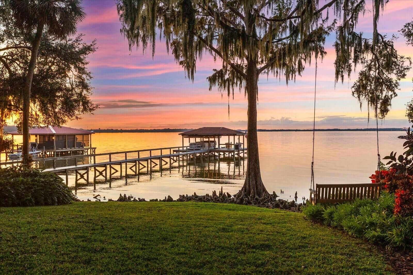 Property Photo:  15815 Acorn Circle  FL 32778 