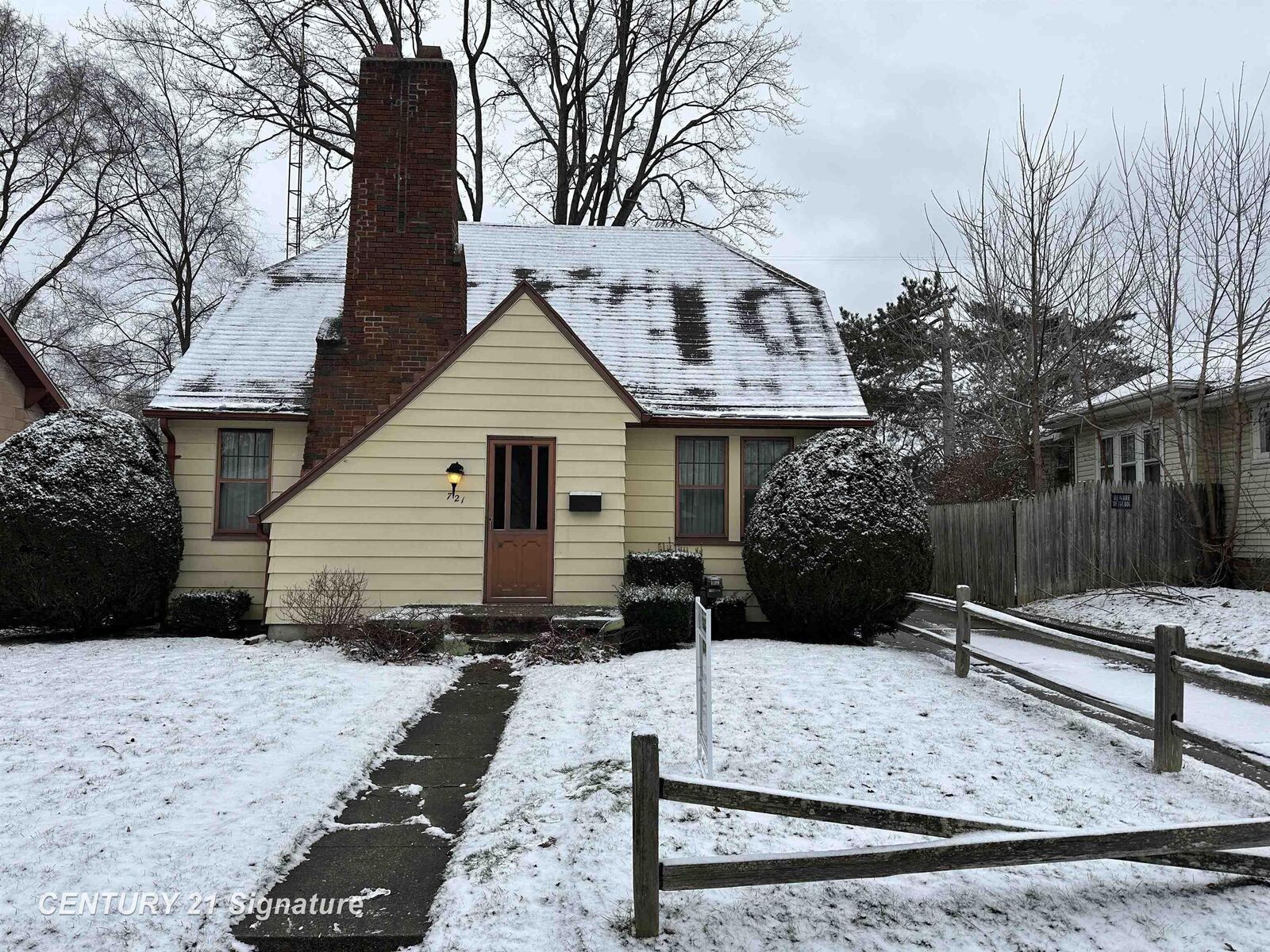 Property Photo:  721 Frank Street  MI 48504 