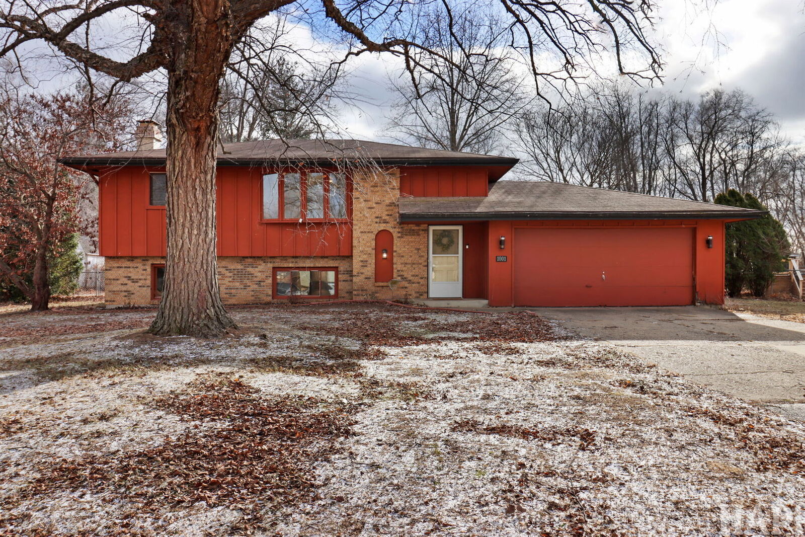 Property Photo:  1001 Greglynn Street  IL 61115 