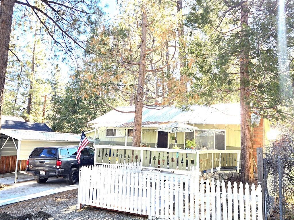 Property Photo:  1671 Twin Lakes  CA 92397 