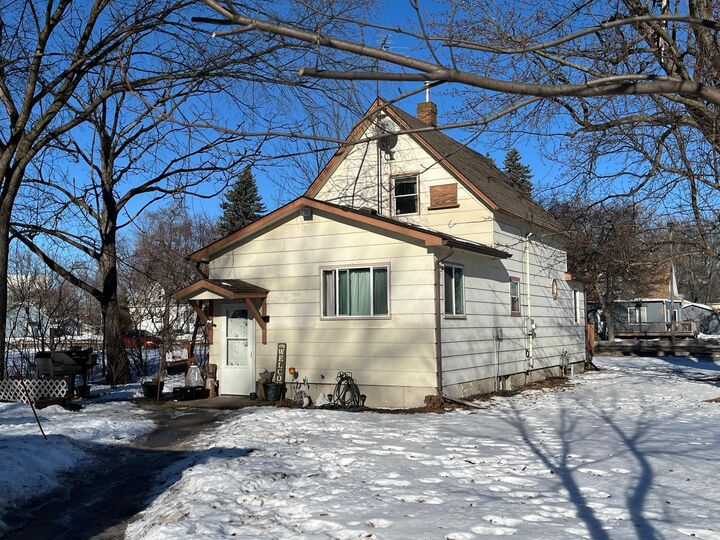 Property Photo:  643 1st Avenue E  MN 55008 